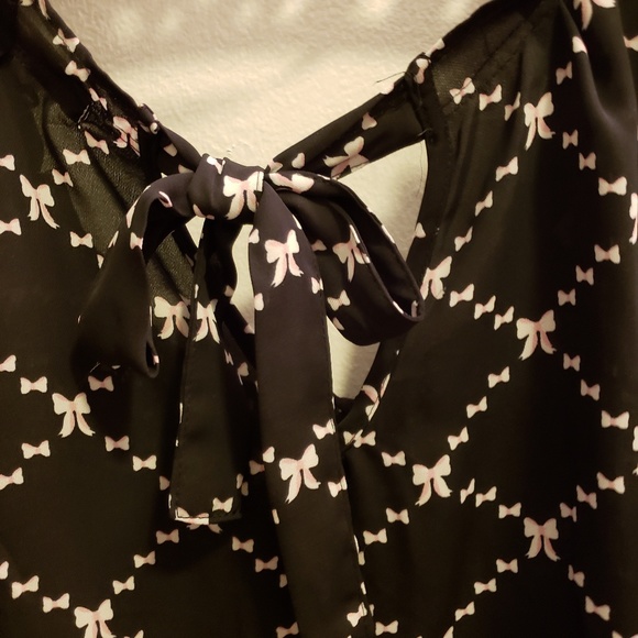 Cap sleeved blouse - Picture 3 of 5